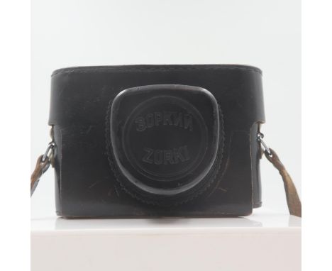 Zorki 4K 35mm rangefinder camera with a Jupiter 8 2/50 lens and leather case. UK P&amp;P Group 1 (£16+VAT for the first lot a