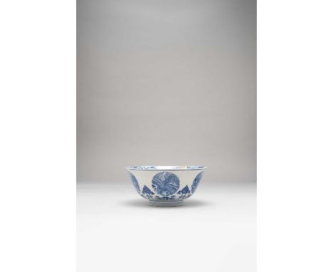 A CHINESE BLUE AND WHITE 'PHOENIX' MEDALLION BOWLKANGXI 1662-1722The exterior painted with five phoenix roundels, divided by 