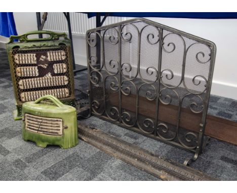 A small quantity of fire furniture including a cast iron fender, 122cm wide x 38cm deep, an iron arched fire screen 63cm wide