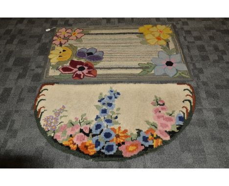 An Art Deco machine made rectangular rug, the rag work style rug decorated with large flowers and daffodils in mauve, crimson