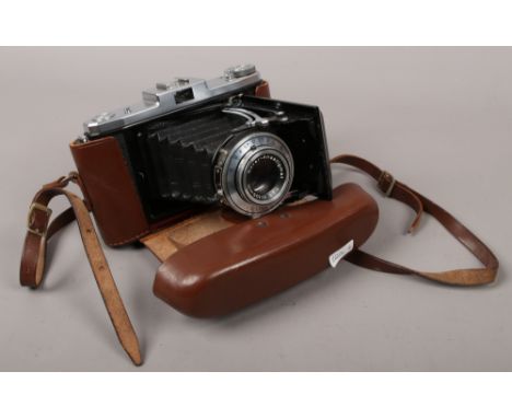 A Carl Zeiss Ikon Nettar Bellows camera in original makers case.