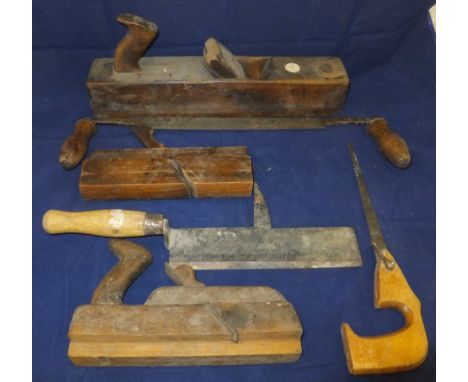 Assorted woodworking tools to include block planes, saws and plane parts