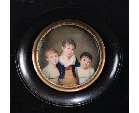 Louise Jeanne Sophie Janin (Ginevra, 1781- Plainpalais, 1842) , Triplo ritratto  Miniatura su avorio, diametro mm 87  Firmata