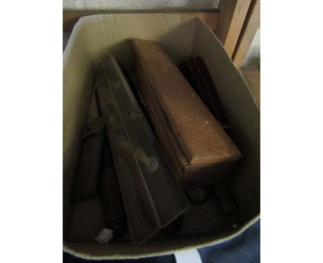 BOX CONTAINING PERSPEX PARALLEL RULE, SPOKE SHAVE, VINTAGE TOOLS ETC 