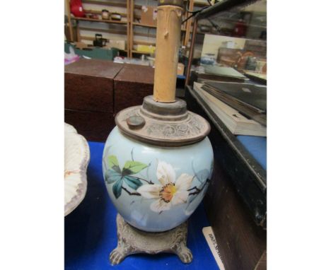 VICTORIAN PORCELAIN FLORAL PAINTED OIL LAMP WITH BRASS BASE AND TOP 