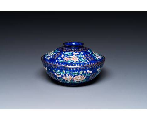 Full title: A Chinese blue-ground Canton enamel bowl and cover, QianlongDescription:Dia.: 15,5 cm - H.: 9,5 cm