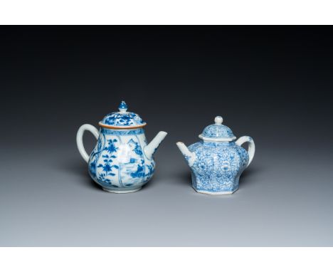 Full title: Two Chinese blue and white teapots and covers, KangxiDescription:H.: 13 cm - L.: 14,5 cm (the largest)