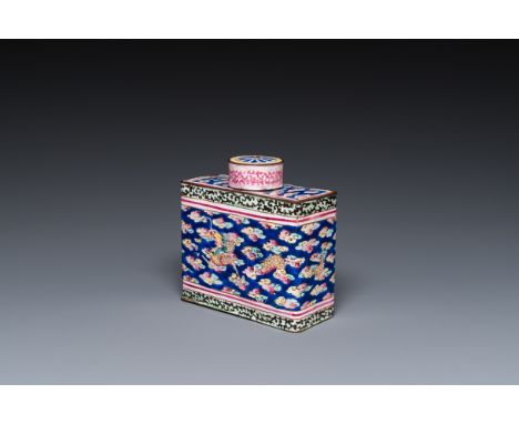 Full title: A Chinese rectangular Canton enamel tea caddy and cover, QianlongDescription:Dim.: ca. 12 x 11,5 x 5 cm