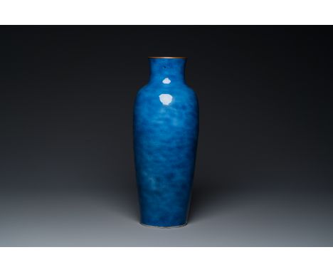 Full title: A Chinese powder-blue vase with copper-mounted rim, Xuande mark, KangxiDescription:H.: 43,5 cm