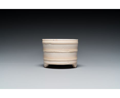 Full title: A Chinese Dehua blanc de Chine tripod censer, KangxiDescription:Dia.: 10 cm - H.: 8 cm