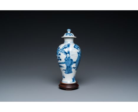 Full title: A Chinese blue and white vase and cover, Yu mark, KangxiDescription:H.: 18,5 cm (incl. stand)H.: 16,5 cm (the vas