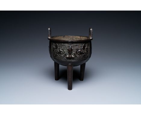 Full title: A Chinese bronze tripod censer with 'taotie' masks, MingDescription:H.: 21 cm - L.: 15 cm