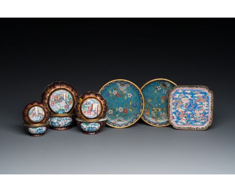 Full title: Two Chinese cloisonne saucers, three Canton enamel covered boxes and a saucer, 18/19th C.Description:Dia.: 11 cm 