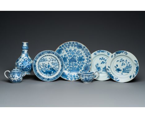 Full title: Seven pieces of Chinese blue and white porcelain, Kangxi/QianlongDescription:Dia.: 29,5 cm (the largest dish)H.: 