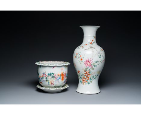 Full title: A Chinese famille rose vase and a jardiniere on stand, Hongxian and Qianlong mark, RepublicDescription:H.: 44,5 c