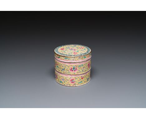 Full title: A Chinese yellow-ground Canton enamel stacking box and cover, QianlongDescription:Dia.: 10,5 cm - H.: 9 cm