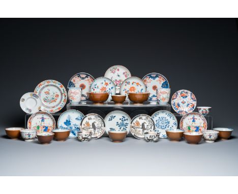 Full title: A varied collection of Chinese cups and saucers, 18/19th C.Description:Dia.: 16,5 cm (the largest saucer)Dia.: 11