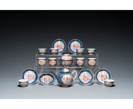 Full title: A Chinese famille rose 18-piece 'mandarin subject' tea service, QianlongDescription:L.: 20 cm - H.: 14,5 cm (the 