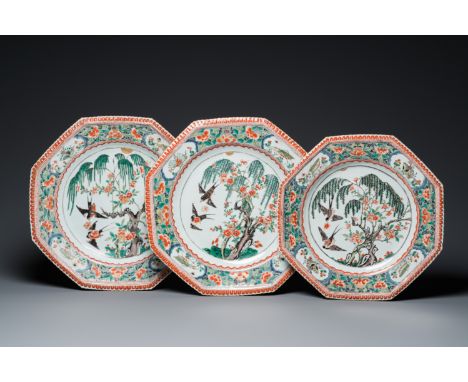 Full title: Three large Chinese famille verte octagonal dishes, KangxiDescription:L.: 42 cm (the largest)