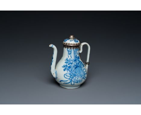 Full title: A Chinese blue and white teapot and cover with silver mounts, KangxiDescription:H.: 13 cm