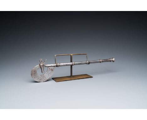 Full title: A steel Mughal-style antelope-shaped axe, India, 18/19th C.Description:L.: 53,5 cm - H.: 12,5 cm (the axe) L.: 23