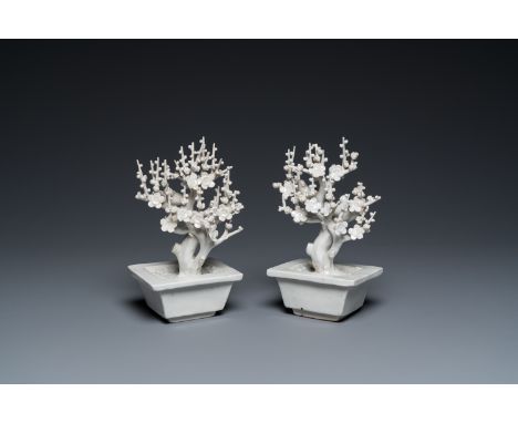 Full title: A pair of Chinese Dehua blanc de Chine trees with birds, KangxiDescription:H.: 19 cm - L.: 11,5 cm