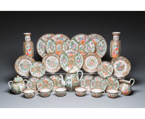Full title: A collection of 28 Chinese Canton famille rose wares, 19th C.Description:H.: 24 cm (the vase) - H.: 26,5 cm (incl