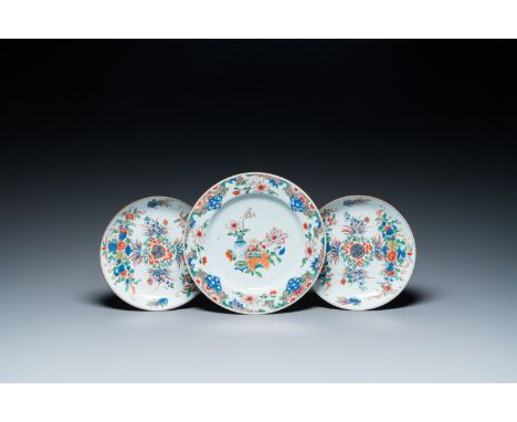 Full title: A Chinese famille rose dish and a pair of famille verte plates, Kangxi/QianlongDescription:Dia.: 26,5 cm - 21,5 c