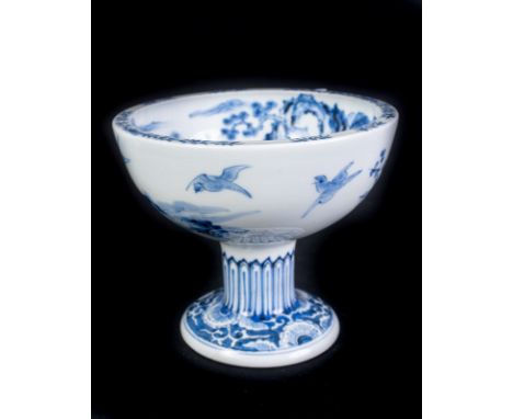 Japanese Art A blue and white Arita pottery stem cup painted with landscape Japan, late 19th century. . Cm 15,00 x 12,50.