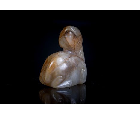 Chinese Art A jade carving of a recumbent animalChina, 19th century . . Cm 4,50 x 4,50.