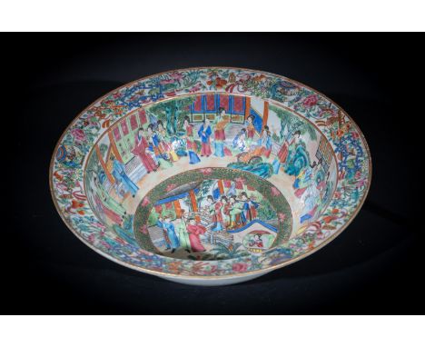Chinese Art A Canton porcelain basin enamelled with characters and flowers China, Qing dynasty, 19th century . . Cm 43,00 x 1