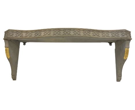 Late 20th century mahogany wall shelf, serpentine top with stylised foliate decoration and blind fretwork frieze, shaped and 