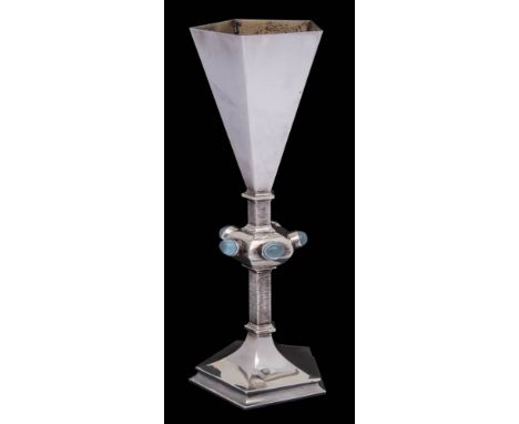An Elizabeth II silver  Fitzwilliam Museum Cup, maker Jocelyn Burton, London, 1975: crested and stamped 33/150,  the bowl of 