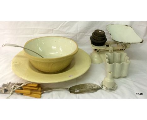 Mixed Lot of Kitchen Ware to include Silver Plate Fish Knives and Forks 
