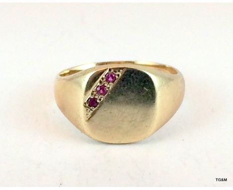 9ct gold mans 3 stone ruby signet ring size r