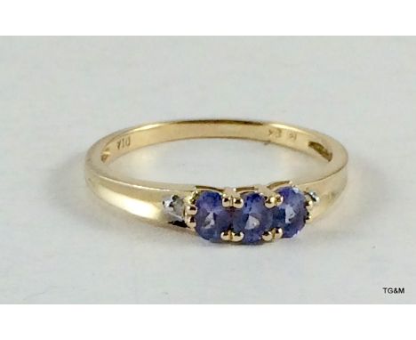 9ct gold ladies diamond shoulder and amethyst ring size p