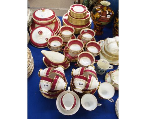 Wedgwood Ulander pattern dinner service comprising twelve, 15cm diameter plates, twelve, 20cm diameter plates, twelve, 27cm d