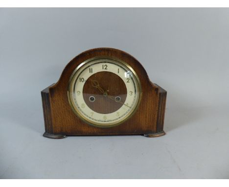An Oak Mantle Clock 