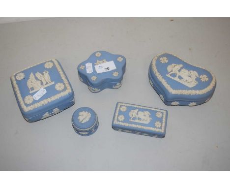 Quantity of Wedgwood blue jasperware trinket boxes