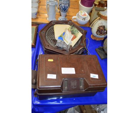 A Phillips bakelite cased radio model 2531 together with accompanying loud speaker model 2019 - NOTE: Both pieces with signif