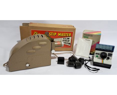 Stip Master (UK) 35mm Film Strip Projector &amp; Polaroid 1000 Instant Colour Pictures Camera, a boxed pair. Although unteste