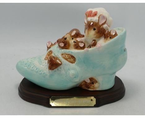 Border Fine Arts The World of Beatrix Potter Tableau Old Women Who Lived in a Shoe: 