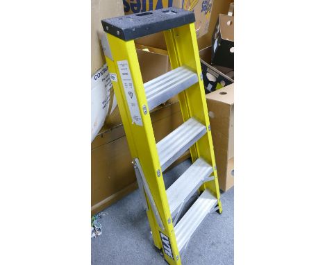 Lyle Branded 4 Step Ladder: 