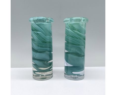 Stunning candlesticks crafted from clear crystal, adorned with captivating teal spirals and a chic round rim. Kosta Boda manu