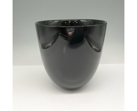 Lovely, elegant display bowl in sleek black crystal. Orrefors mark. This item has its original box: 8.5"L x 8.5"W x 6.5"H. Ar