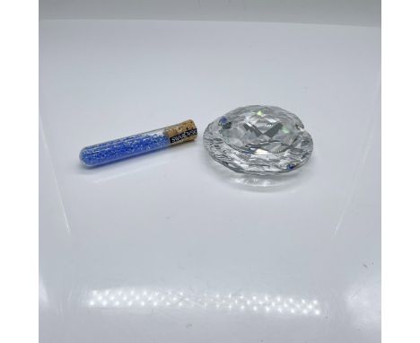 Gifted to SCS members of 2005. A round facetted clear box with cover, and includes a tube containing small blue decorative st
