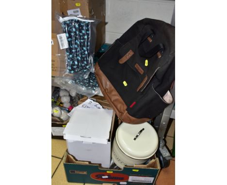 A QUANTITY OF MODERN HOUSEHOLD / CAR SUNDRIES, ETC, MOST ITEMS UNUSED, including a box containing curtains, throw, table lamp