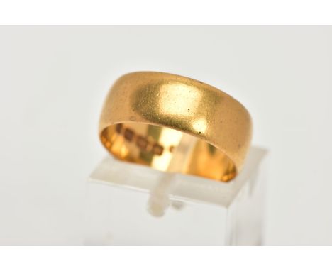 A 22CT GOLD BAND RING, wide plain polished band, approximate width 7.0mm, hallmarked 22ct Birmingham, ring size leading edge 