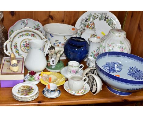 A GROUP OF CERAMICS, to include a Spode Oven to Tableware Fitzhugh Blue salad bowl diameter 25.5cm, a Clarice Cliff for Newpo