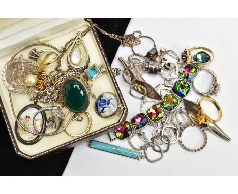 A BOX OF JEWELLERY, to include a white metal hinged bangle set with a green cabochon stone to the clasp, an oval painted cera